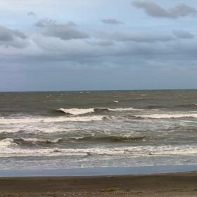 10月20日千葉北、東浪見の朝の波の画像
