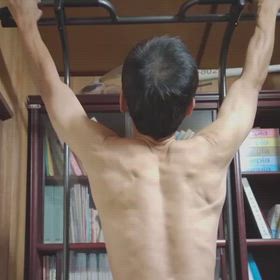 背筋と肩甲骨の画像