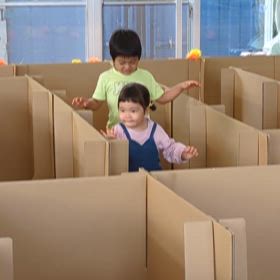 地元公民館でダンボール迷路！の画像