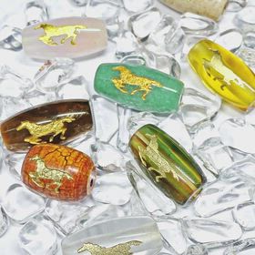 駿馬×樽型ビーズの画像