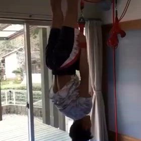 不安定な逆立ち！？と言いますか？の画像