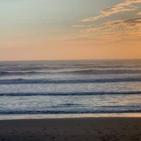 10月12日千葉北、東浪見の朝の波の画像