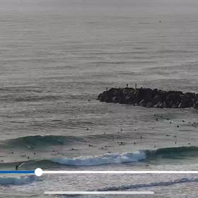 朝のいい波の画像