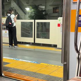 大雨で電車途中で止まるの画像