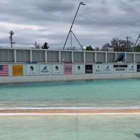 バックサイドボトムターンの画像