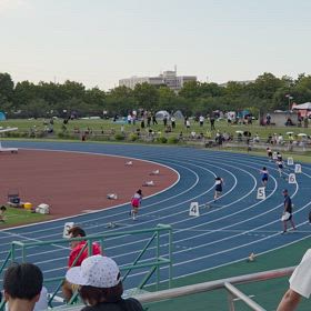 女子Aチーム　５組目１着の画像