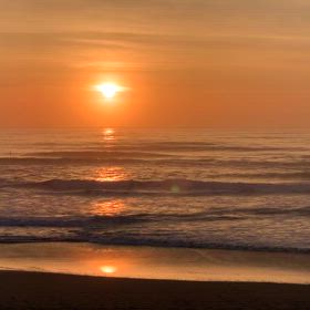 4月16日千葉北、東浪見の朝の波の画像