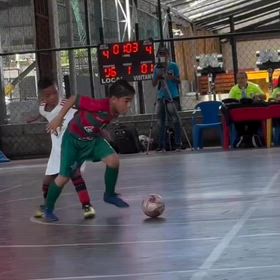 ”オフェンス もディフェンスも基本は利き足から”の画像