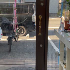 強風の為自動ドア風。の画像