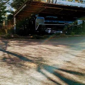 ぽかぽか陽気の街中通称SL公園でお腹空いたと呟くの画像