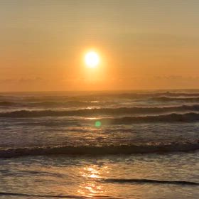 2月28日千葉北、東浪見の朝の波の画像