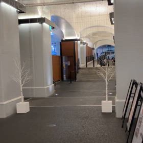 新橋駅高架下の画像