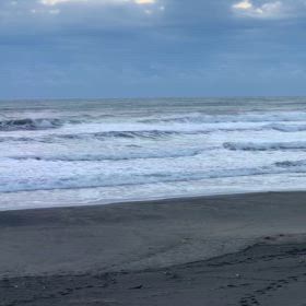 1月4日千葉北、東浪見の朝の波の画像