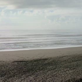 8月15日千葉北、東浪見の朝の波の画像