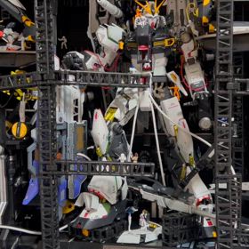 2 解体匠機νガン ダム　現在の全景の画像