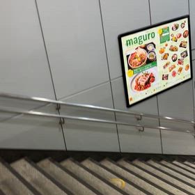 不毛な階段駆け下りの画像