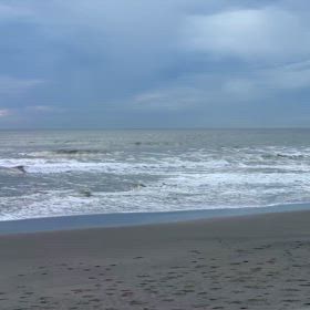 8月17日千葉北、東浪見の朝の波の画像