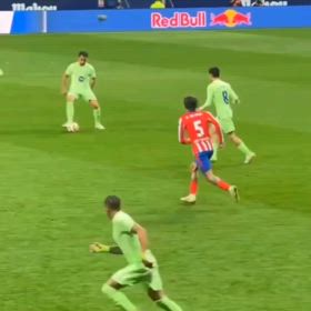 利き足でボールを持てるからの画像