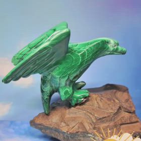 ✨鷹　マラカイト置物✨の画像