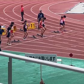 ５年女子100m予選（スタート付近）②の画像