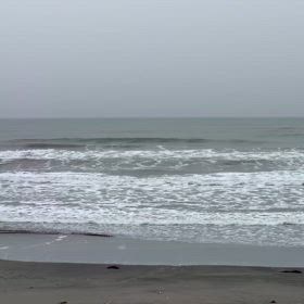 4月19日千葉北、東浪見の朝の波の画像