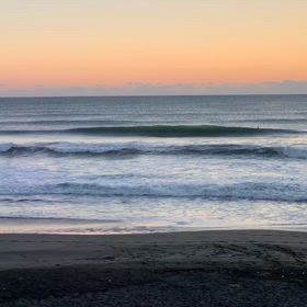 12月5日千葉北、東浪見の朝の波の画像