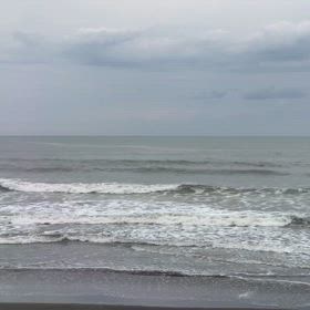 3月12日千葉北、東浪見の朝の波の画像