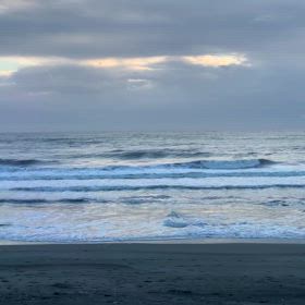 10月22日千葉北、東浪見の朝の波の画像