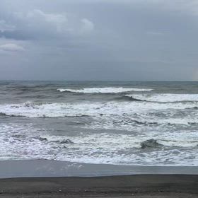 10月25日千葉北、東浪見の朝の波の画像