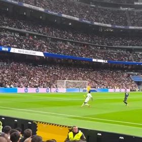 「利き足でボールを持てる」が基本の画像