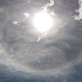 【不思議】太陽に虹の画像