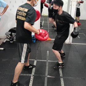 トレーナーもミット打ち♪の画像