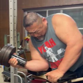 回内を効かせてリストカールの画像