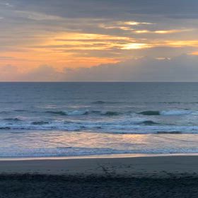10月4日千葉北、東浪見の朝の波の画像