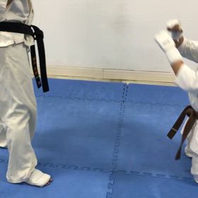 蹴りの受け特訓！の画像