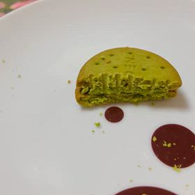 はんなり抹茶！カルディ 豆乳ビスケット宇治抹茶クリームのサムネイル画像