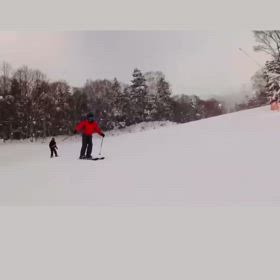 じっとしていない人の画像