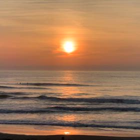 4月30日千葉北、東浪見の朝の波の画像