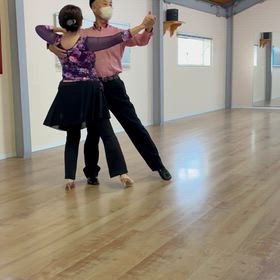 新しいトップスと靴の画像