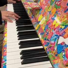 寝転んだリノリウムの上の画像