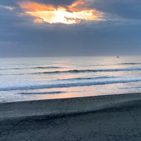 12月26日千葉北、東浪見の朝の波の画像