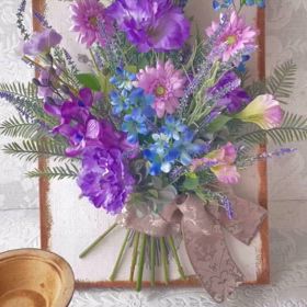 花束をインテリアの壁掛けにいかがでしょうの画像