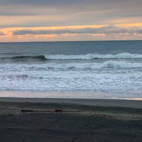 3月7日千葉北、東浪見の朝の波の画像