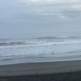 4月25日千葉北、東浪見の朝の波の画像