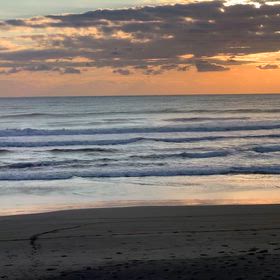 10月28日千葉北、東浪見の朝の波の画像