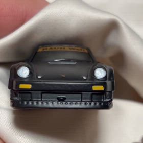ホットウィール　RWB PORSCHE 930 マットブラックのヘッドライトの画像