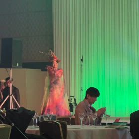 世界大会ナショナルコスチュームは紅型染の画像