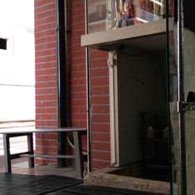 黄昏時のジム練習の画像