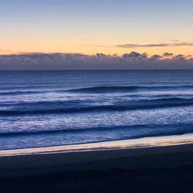 1月4日千葉北、東浪見の朝の波の画像