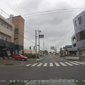 首の皮一枚の画像